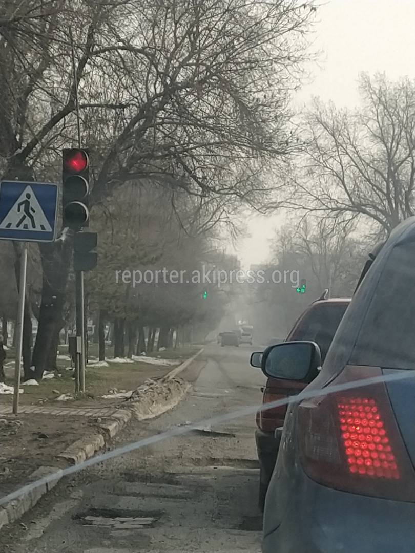 Пешеходный светофор в мкр Көк-Жар создает пробки, - горожанин