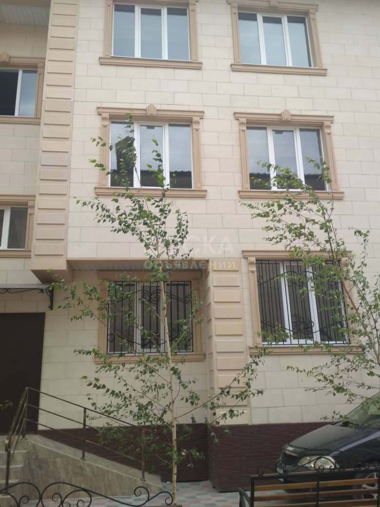 Сдаю 1-комнатную квартиру, 27,4кв. м., этаж - 1/3, г.Бишкекпереулок Краснознаменный, дом №22, 1-этаж, (возле Ошского рынка) .