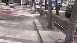 На Гагарина напротив БГУ нет тротуара. Видео горожанина