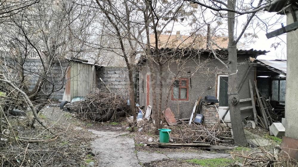 Продаю дом 4-ком. 85кв. м., этаж-1, 5,5-сот., стена другое, Центр Бишкека: Льва Толстого-Молодая Гвардия.