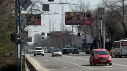 Горожанин просит заменить рекламные щиты на проспекте Чуй на современные ситиборды