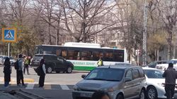 На Советской автобус столкнулся с джипом без номеров, - горожанин