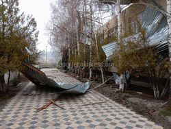 Ветер сорвал крышу школы в селе Горная Маевка