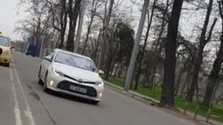 «Тойота» объехала пробку на ул.Московской по встречке. Видео