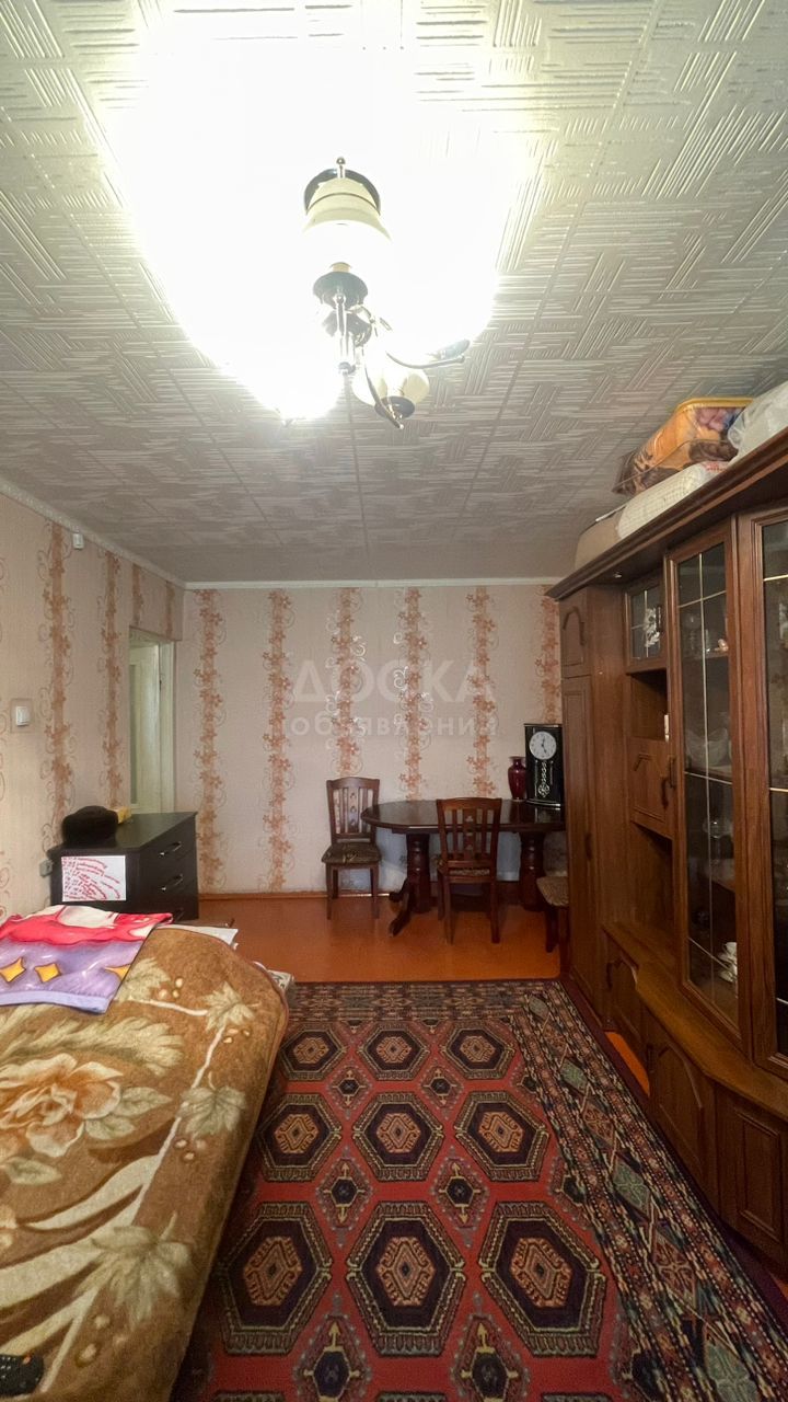 Продаю 2-комнатную квартиру, 43кв. м., этаж - 1/5, Бокомбаева251.