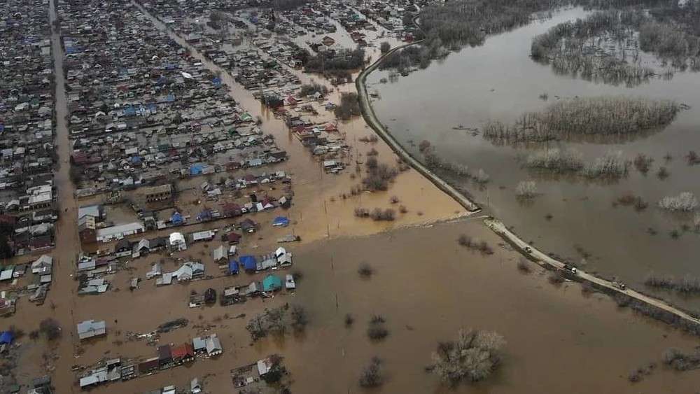 Затопленные районы Орска после прорыва дамбы. 6 апреля 2024 года