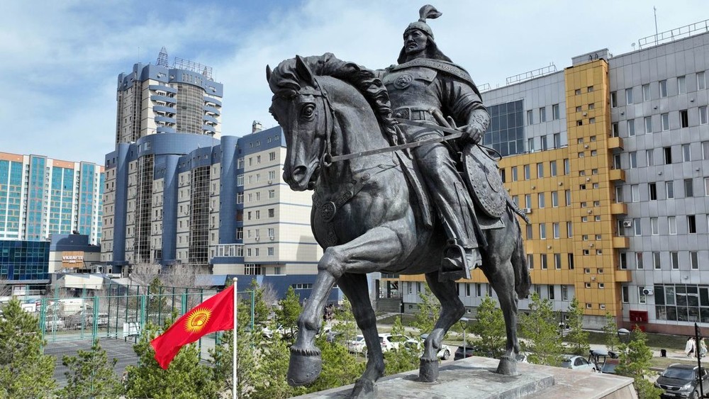 Фото — В Астане открыли памятник Манасу с участием президентов Жапарова ...