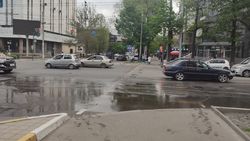На Советской затопило дорогу. Фото горожанина
