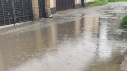 Дорогу по ул.Логвиненко топит во время дождя. Фото