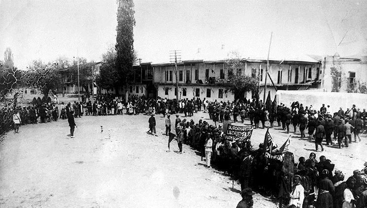 Archival photo: Demonstration in Osh on International Workers' Day 91 years ago - Vimarsana News