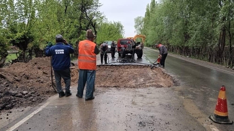 Sections of newly asphalted Osh-Batken-Razzakov bypass road start crumbling in less than a year - Vimarsana News