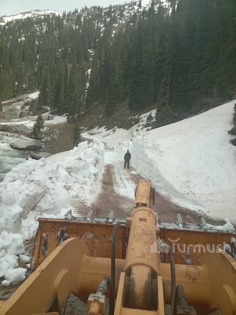Roads leading to highland pastures in Issyk-Kul being cleared from snow - Vimarsana News