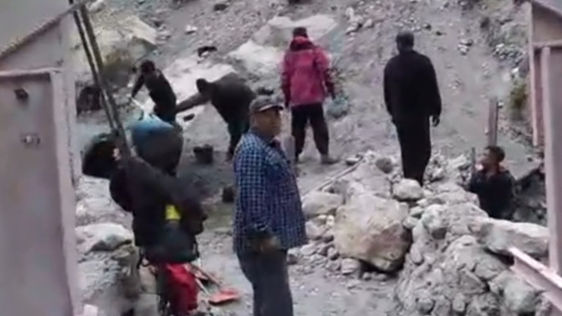 Road leading to remote village of Zarfaly cleared of rocks manually by Batken residents - Vimarsana News