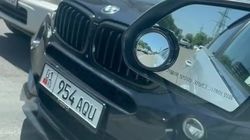 На ул.Медерова BMW X5 выехал на встречку, создав затор. Видео