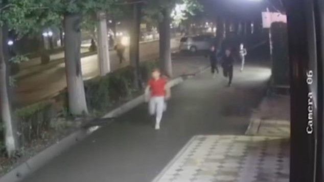 A group of citizens of Kyrgyzstan chased foreigners to hostel, where they knocked down doors and took away money - Interior Ministry - Vimarsana News