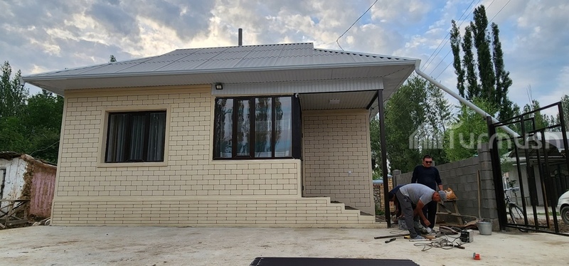 Former classmates in Kara-Suu build house and barn for single mothers from their village in celebration of 20th anniversary of their school graduation - Vimarsana News