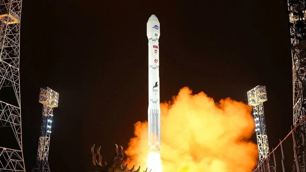 Запуск первого военного спутника-шпиона КНДР