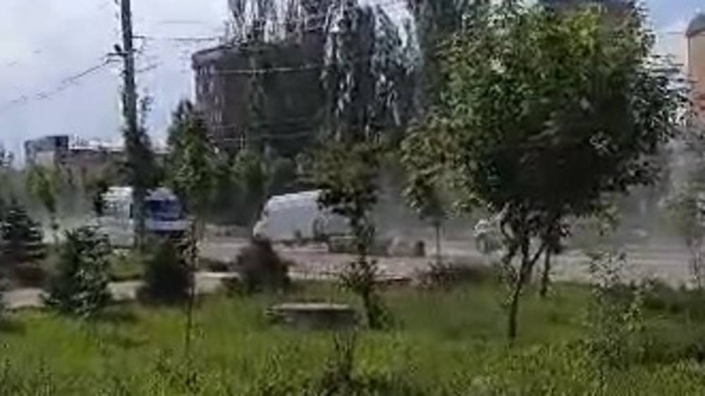 В Кок-Жаре по Ахунбаева вся дорога в пыли. Видео