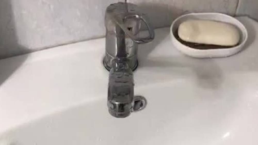 В доме по Жибек Жолу слабый напор воды. Видео горожанина