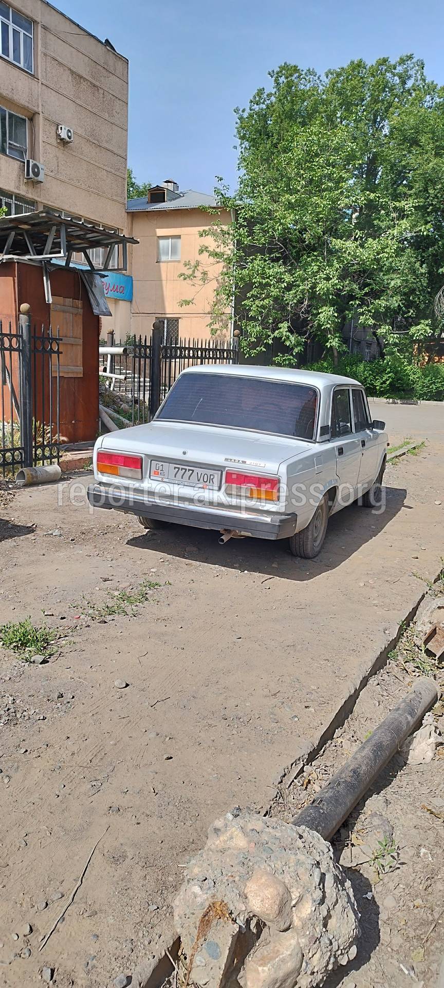 В Бишкеке замечены «Жигули» с буквами VOR на госномере. Фото