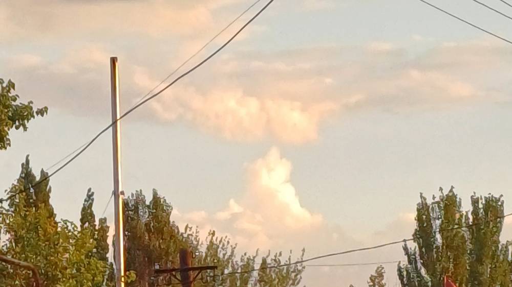 Бишкекчанин сфотографировал тучи похожие на атомный гриб. Фото