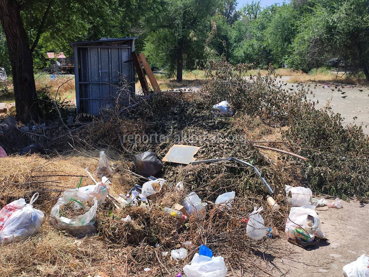 Можно ли выбрасывать диван на мусорку