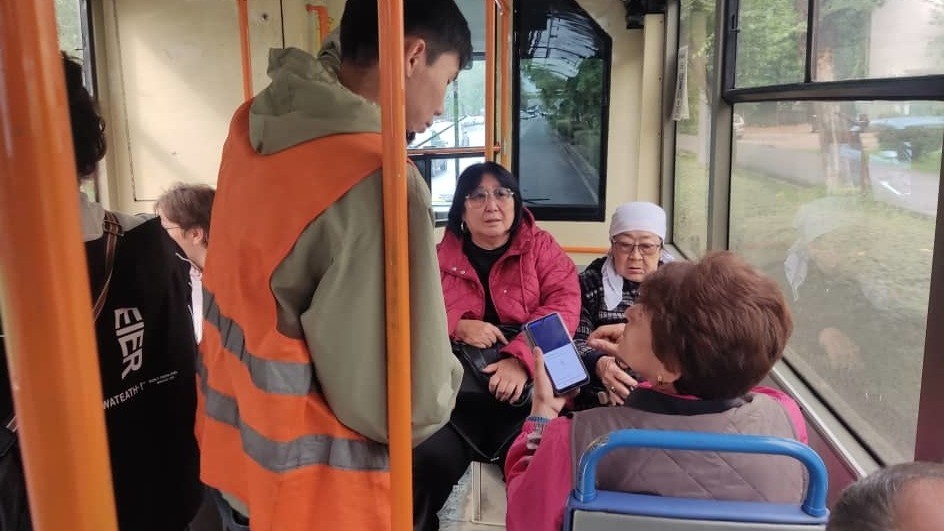 Порно видео Трется в транспорте. Смотреть видео Трется в транспорте онлайн