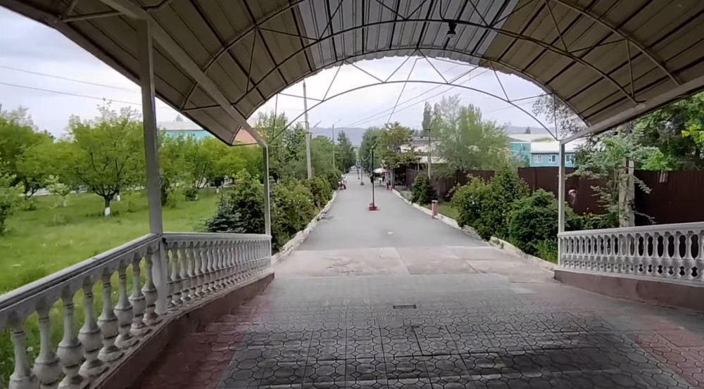 Аллея «Достук» в городе Кызыл-Кия