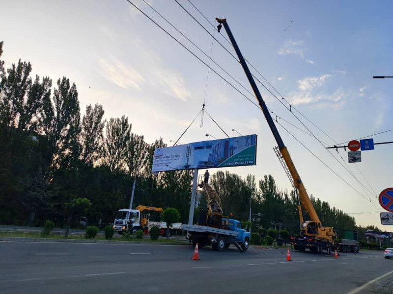 All old-fashioned billboards in Bishkek to be removed and replaced with LED-screens by end of summer