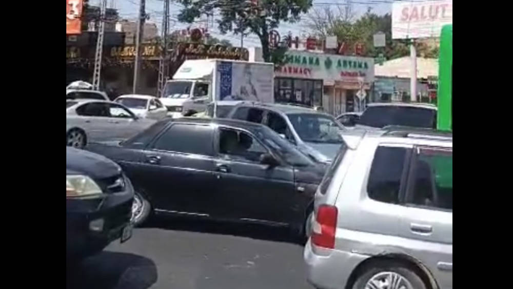 По Жибек Жолу—Абдрахманова большая пробка. Видео