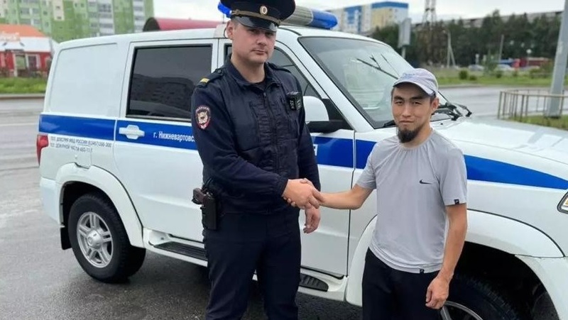 Kyrgyz citizen prevents three-year-old from falling from eighth floor in Russia