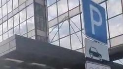 В мэрии на вопрос горожанина о законности платы за парковку на Токтогула посоветовали ему изучить ПДД