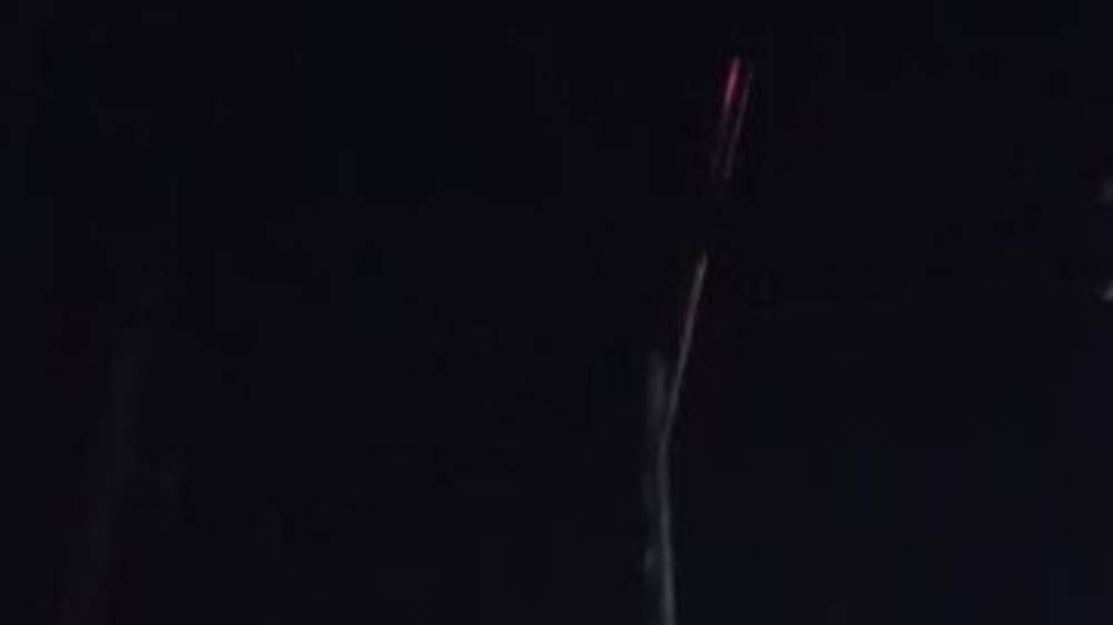 На Салиевой не работают фонари над пешеходным переходом. Видео