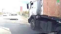 Водитель МАЗа подрезал и едва не создал аварию. Видео