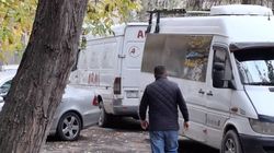 Во двор дома по Московской заезжают много машин, - горожанка