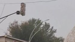 На ул.Монуева в Оше больше месяца не работает светофор. Видео
