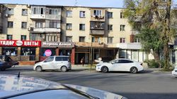 Законно ли ведётся пристройка к дому по Токтогула? - горожанин