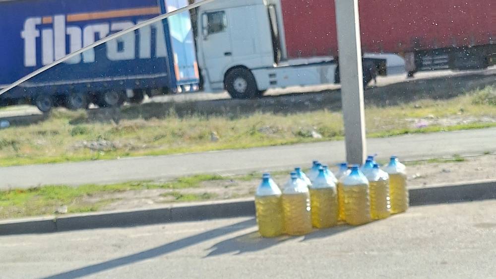 Трех продавцов бензина на Профсоюзной оштрафовали на 9000 сомов, - мэрия