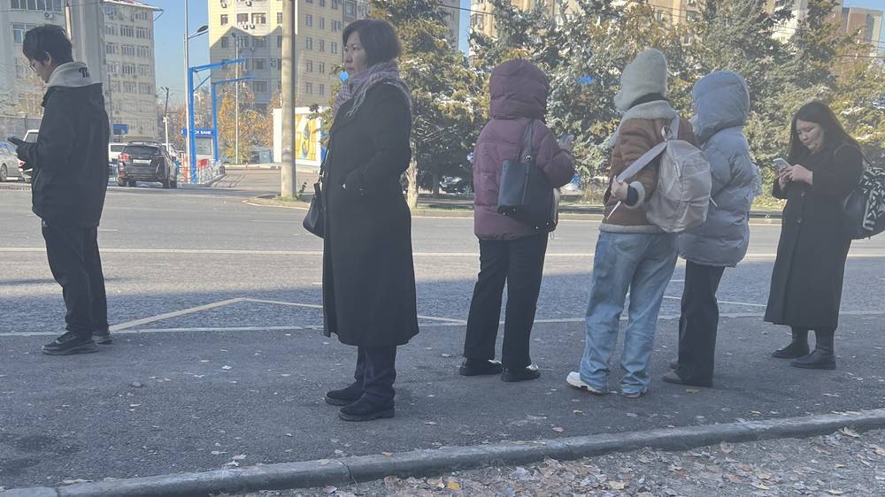 Навес на остановке в 5 мкр сделают в течение 3-х недель, - мэрия