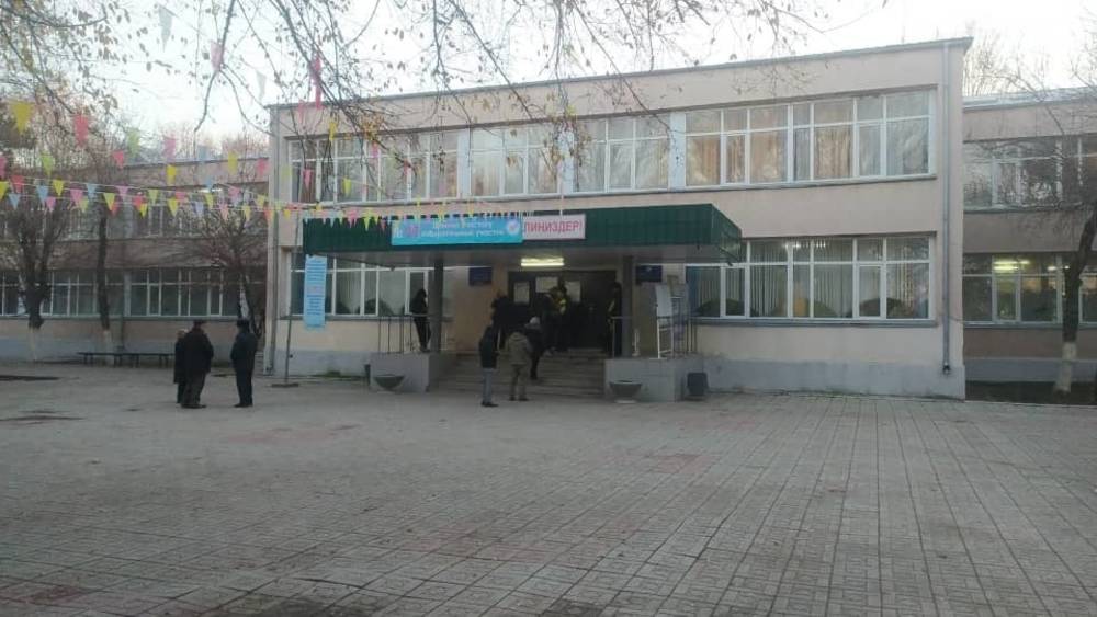 На УИК №1372 в Нижней Ала-Арче не пускают голосовать, говоря, что система не работает, - горожанин