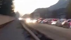 Житель Оша жалуется на состояние дороги. Видео