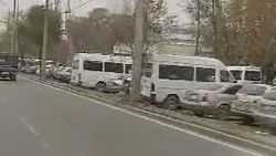 Законно ли на Алматинке организовали парковку? Видео горожанина