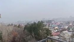 Горожанка жалуется на смог. Видео