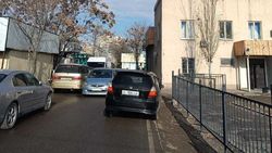 На пересечении улиц Армейской и Мамбетова постоянно заторы