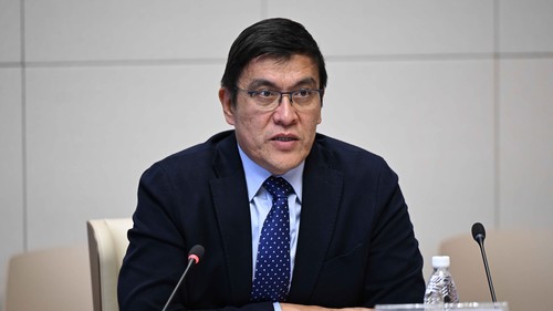 Чувства есть смысла нет. Нет никакого интереса. Чувства есть смысла нет. Нету интереса доказывать 10age. 10age репер.