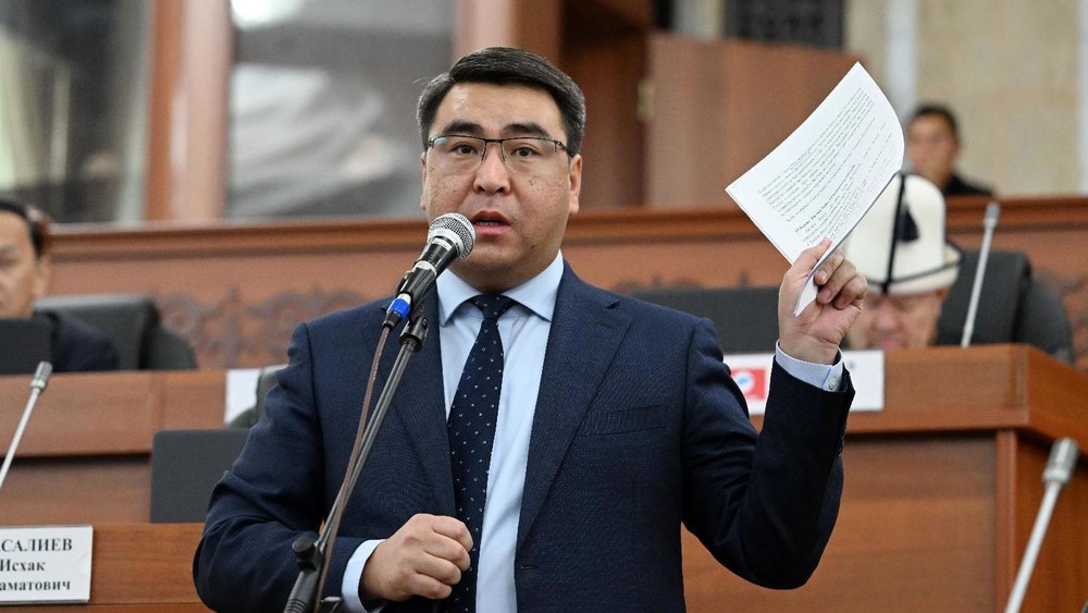 депутат Жанар Акаев