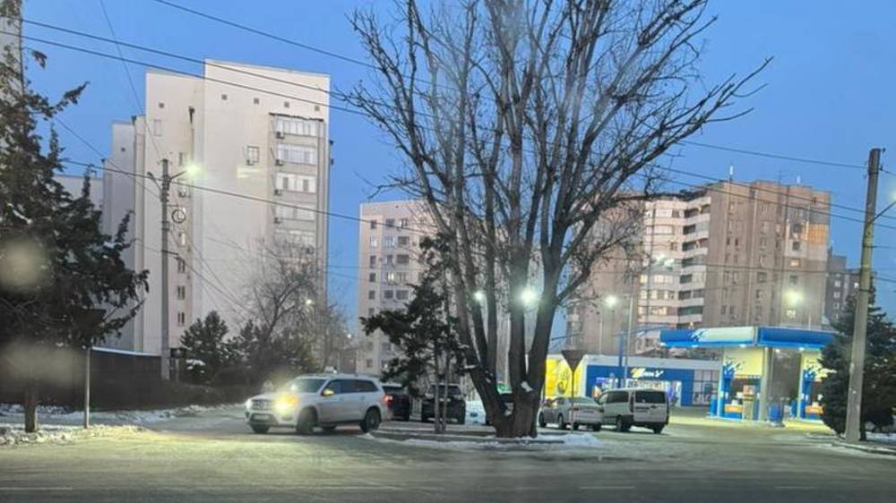 Зачем сделали разрыв двойной полосы на Юнусалиева? - горожанин