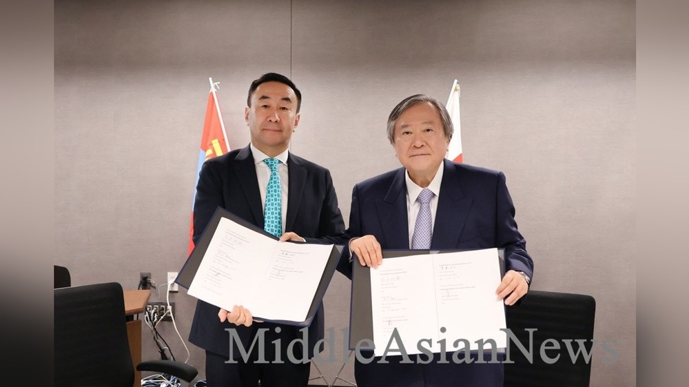 слева: Оджаргал Жамбалжамц и Кунинори Такаги