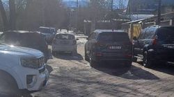 Дорогу в Предгорном переулке снова перекрыли бетонными блоками. Фото горожанина
