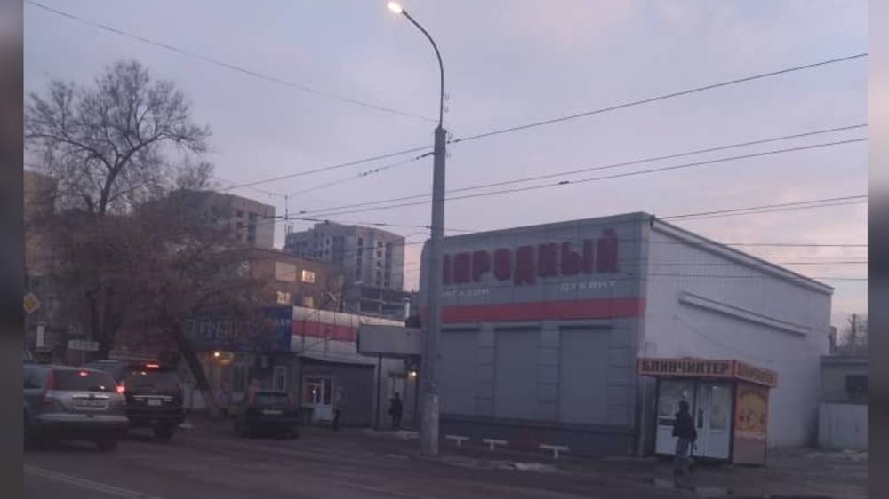 На Льва Толстого днем горит освещение. Ответ мэрии